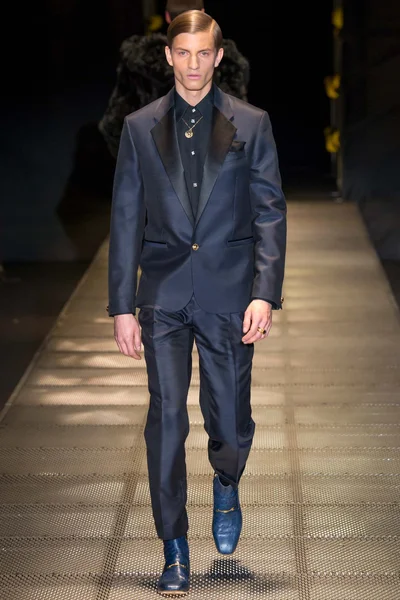 Look 48